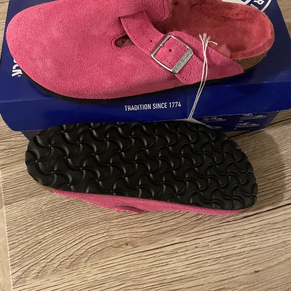 Birkenstock Shearling pink Fuchsia Tulip Size 37, new in box - Picture 2 of 3